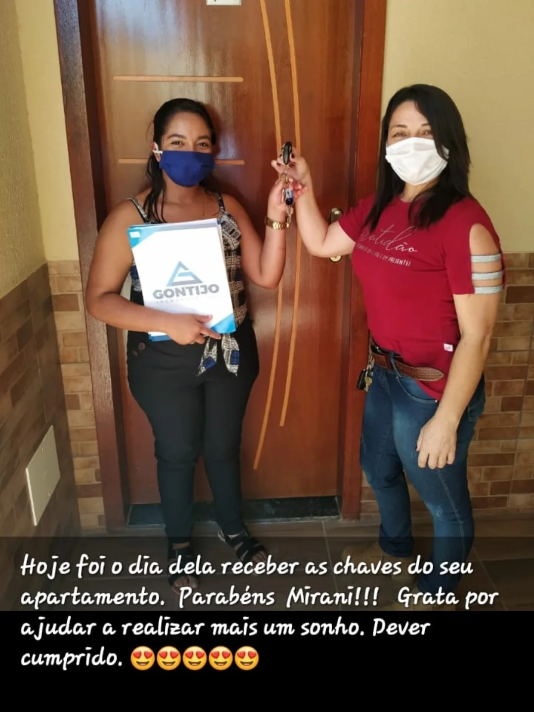 Entrega de chaves: cliente realizando o sonho da casa própria